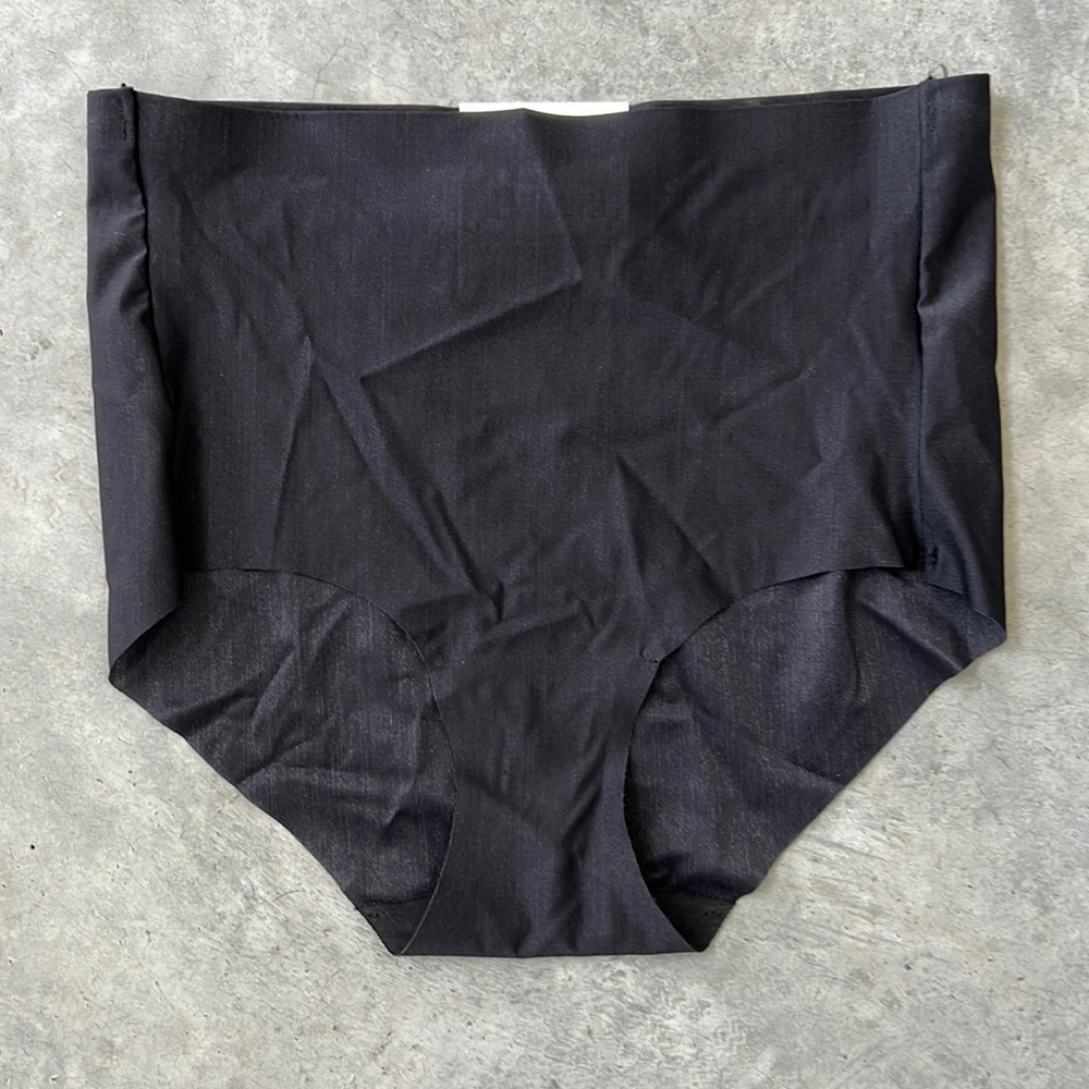 NWOT Wacoal laser cut shape panty
